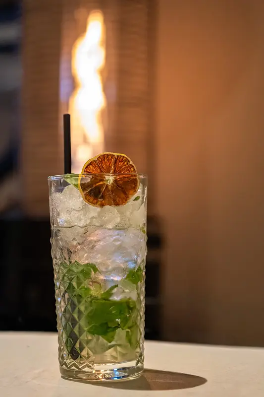Mojito con hierbabuena fresca