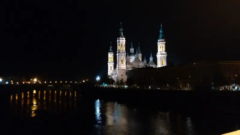 El Pilar desde el Puente de Santiago